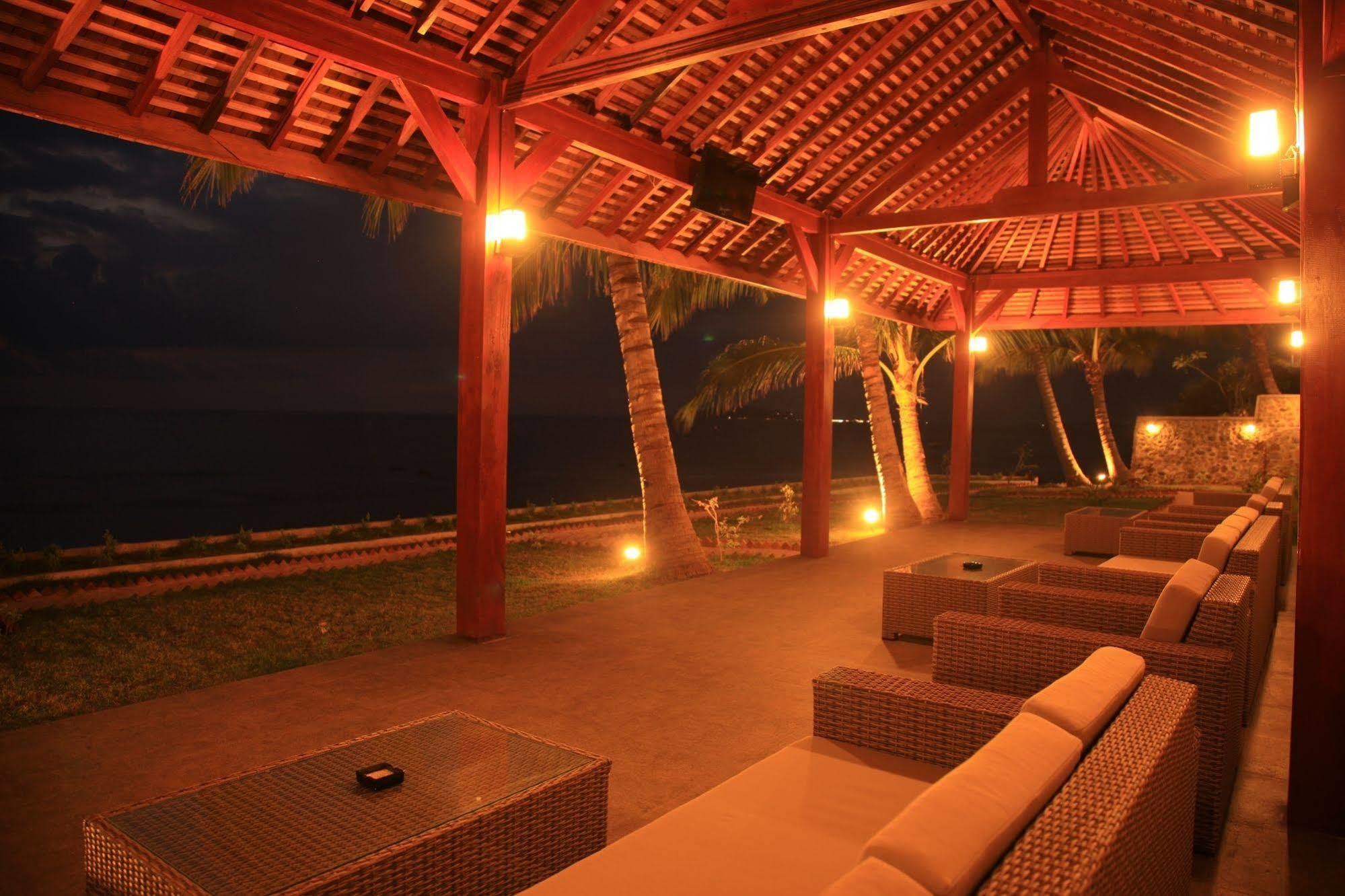 Lima Satu Resort Pemenang Exterior photo